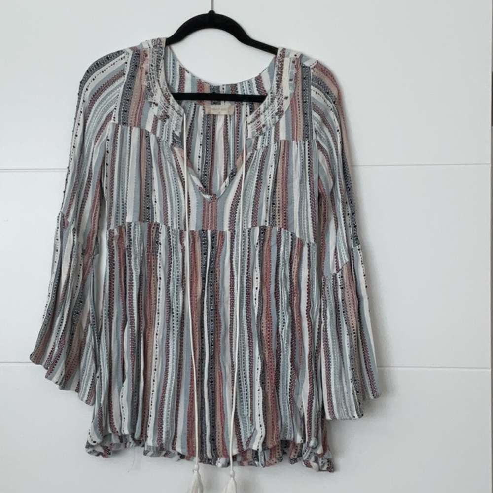 Altar'd State Gray and White Ruffled 3/4 Sleeve Blouse